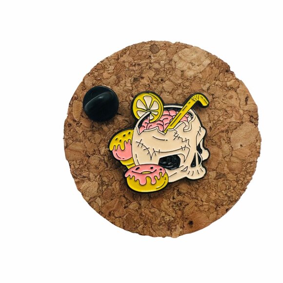 ☀️Oz Enamel Pin Pink Skull Drinking Cocktail Drink Goth Punk Cartoon Brooch New - Picture 2 of 5
